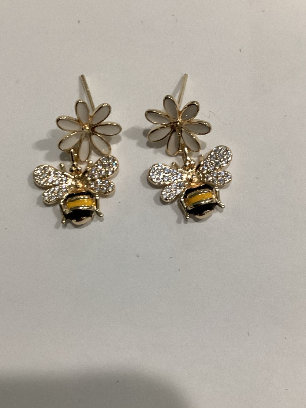 Fashion Jewelry Gold Bee and Daisy Drop Earrings - Yellow, White, Black